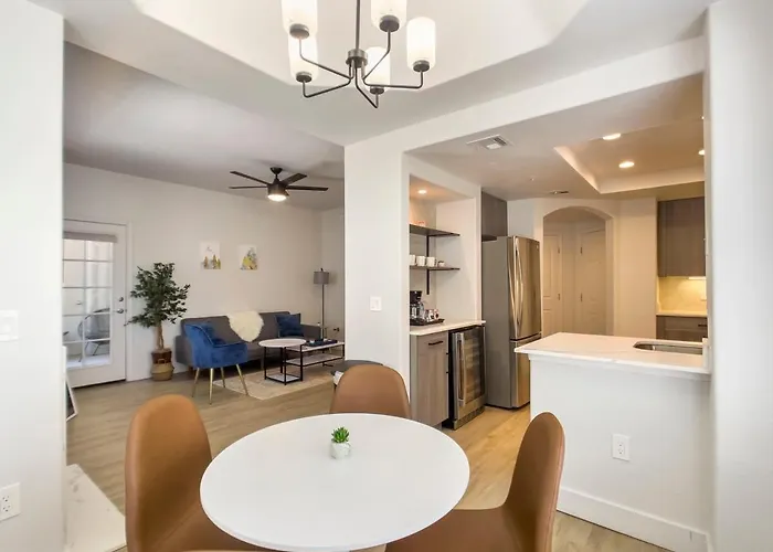 2br Kierland Commons Cozysuites By The Golf Course Apartment *