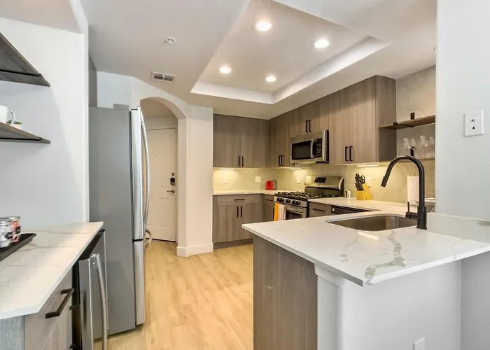 Apartment 2br Kierland Commons Cozysuites By The Golf Course Scottsdale